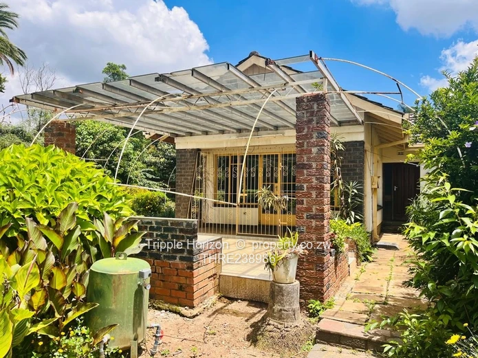 Spacious 4-Bed Home on 2200m² with Borehole – Mandara