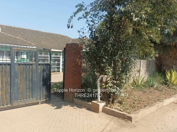 Spacious 4-Bed Emerald Hill Home — 3000m² & Borehole
