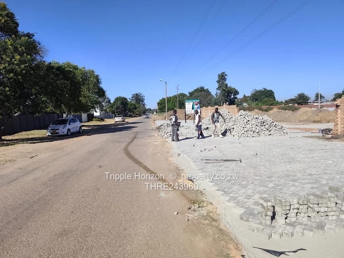 Greendale 530 m² Stand — Main Road Frontage, Municipal Water & Sewer
