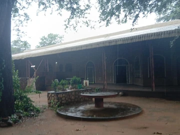 Hotel & Lodge