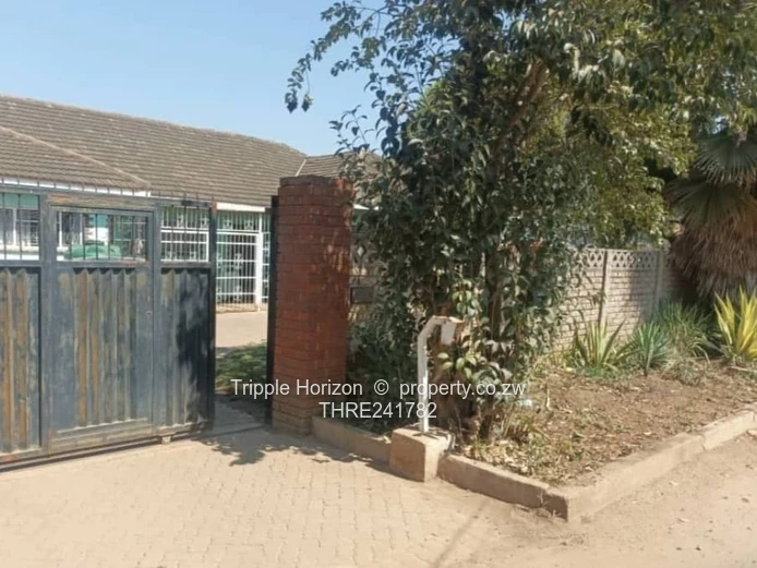 Spacious 4-Bed Emerald Hill Home — 3000m² & Borehole