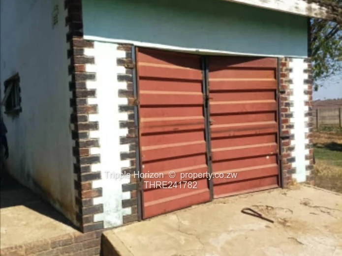 Spacious 4-Bed Emerald Hill Home — 3000m² & Borehole