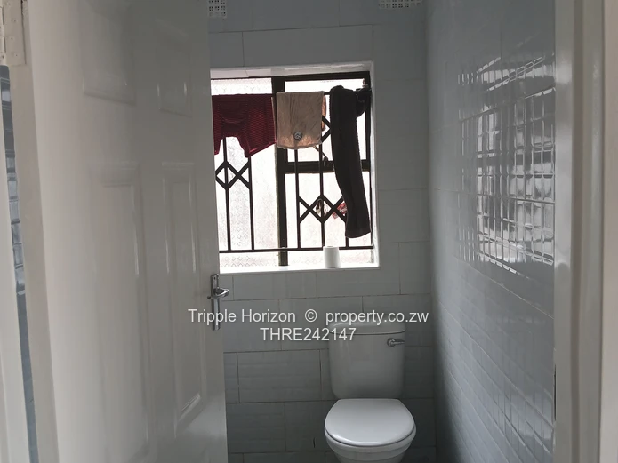 Walled & Gated 5-Bed Home with Borehole in Cold Comfort