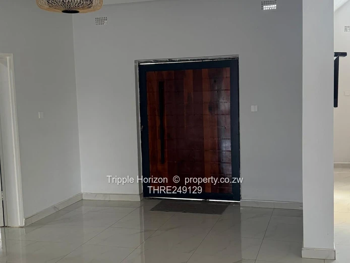 Spacious 4-Bed Nyeredzi Ridge Home — Borehole & Vaulted Ceilings