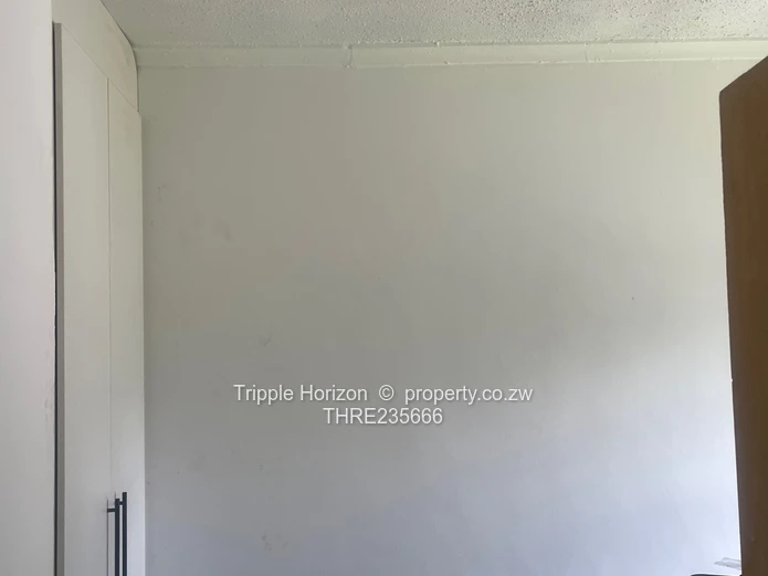 Mandara 2-Bed Garden Flat, Walled Yard & Borehole (Sole Mandate)