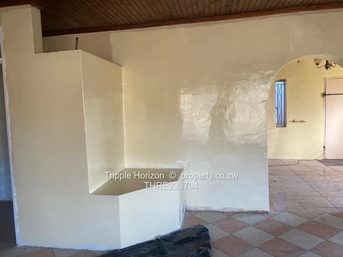 Norton: 4-Bed Home, Spacious Garden & Borehole on 2600m²