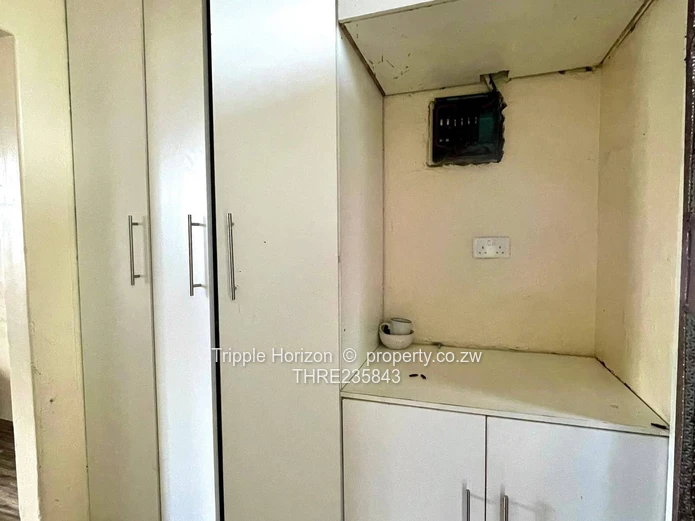  Avenues Bachelor Flat, Harare CBD — Borehole & Yard (Sole Mandate)