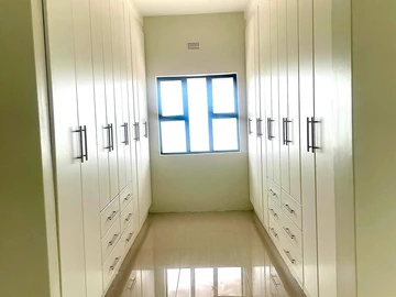 8 Bedroom House