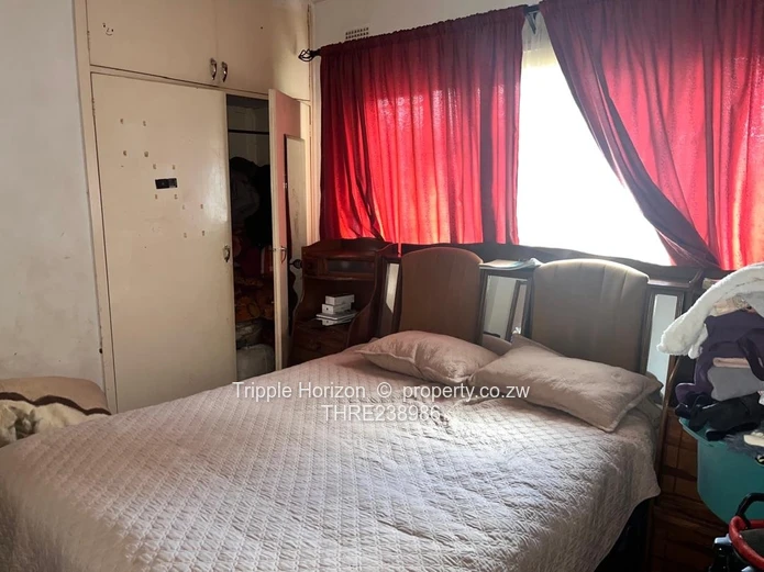 Spacious 4-Bed Home on 2200m² with Borehole – Mandara