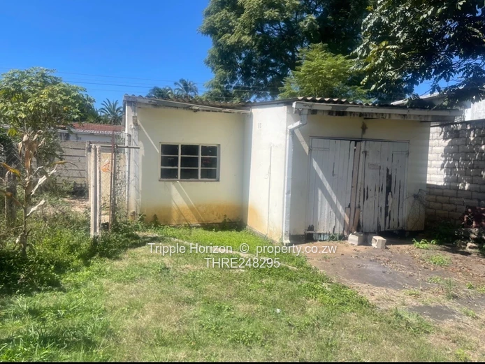 Sunny 5-Bed Pomona Bungalow on 2,100m² with Borehole