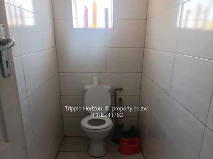 Spacious 4-Bed Emerald Hill Home — 3000m² & Borehole