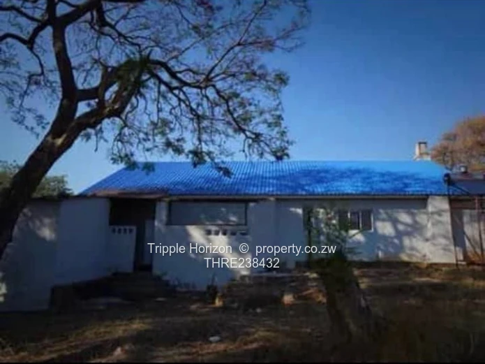 350ha Marondera Farm - Machinery, Orchard & Reservoir