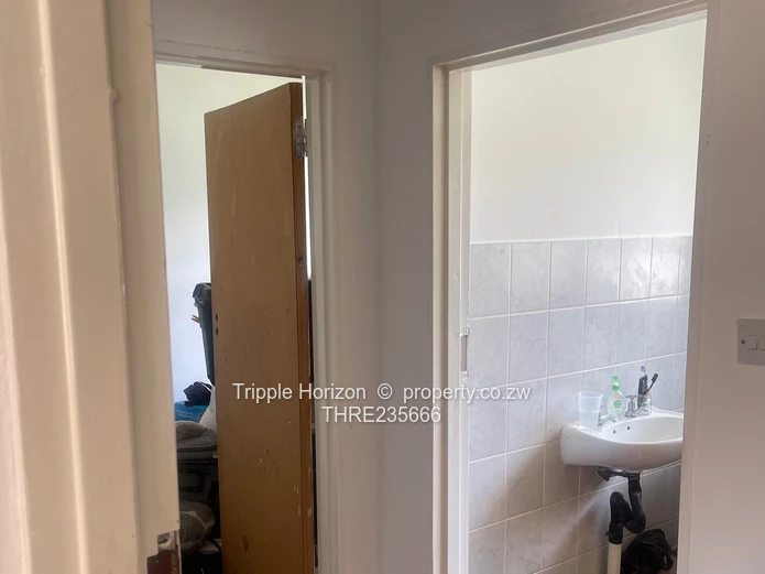 Mandara 2-Bed Garden Flat, Walled Yard & Borehole (Sole Mandate)