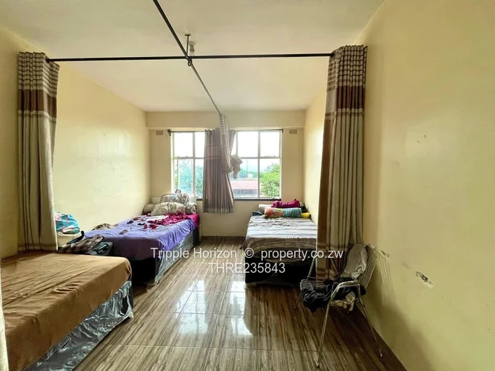  Avenues Bachelor Flat, Harare CBD — Borehole & Yard (Sole Mandate)