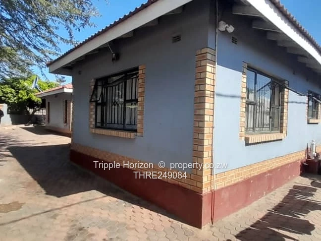 Mainway Meadows: 4-Bed spacious house for sale 