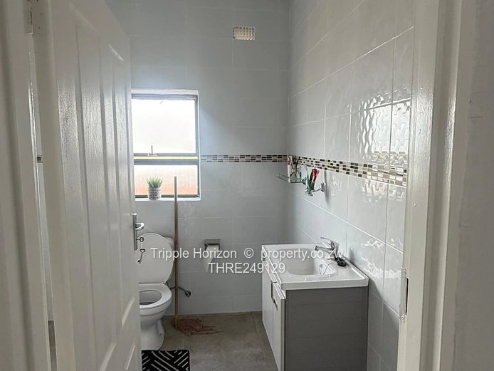 Spacious 4-Bed Nyeredzi Ridge Home — Borehole & Vaulted Ceilings