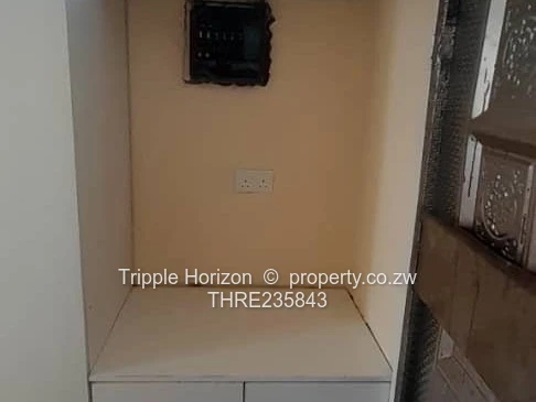  Avenues Bachelor Flat, Harare CBD — Borehole & Yard (Sole Mandate)