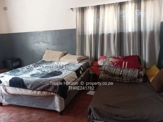 Spacious 4-Bed Emerald Hill Home — 3000m² & Borehole