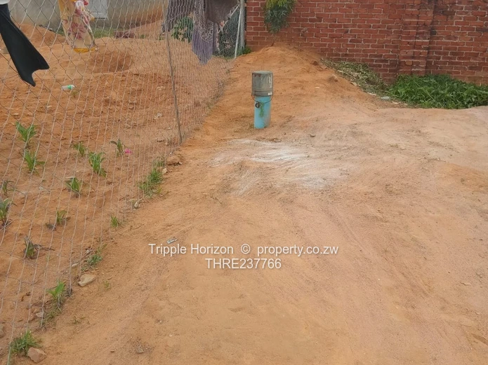 800 square metre stand with a 2 bed cottage in Elizabeth Park,Ruwa