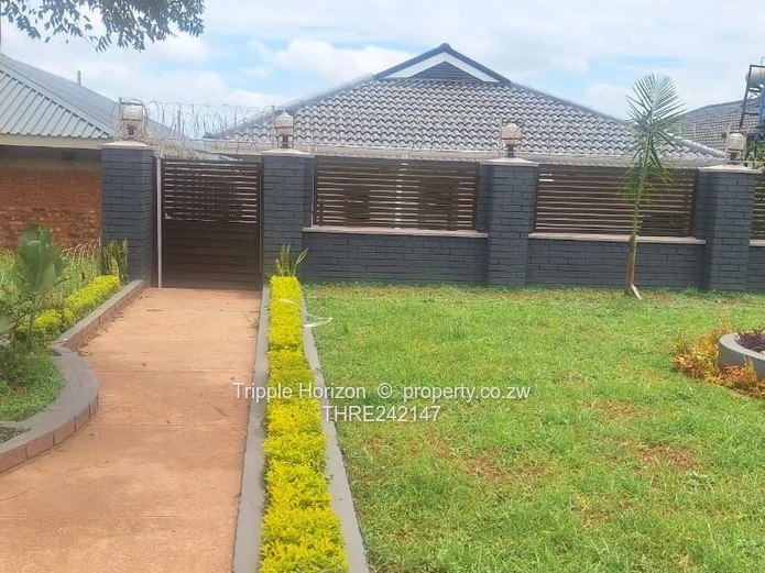 Walled & Gated 5-Bed Home with Borehole in Cold Comfort