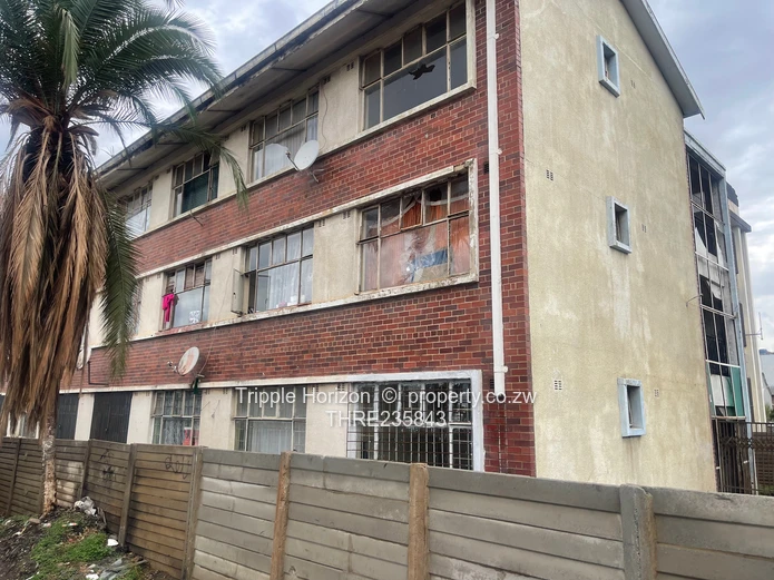  Avenues Bachelor Flat, Harare CBD — Borehole & Yard (Sole Mandate)