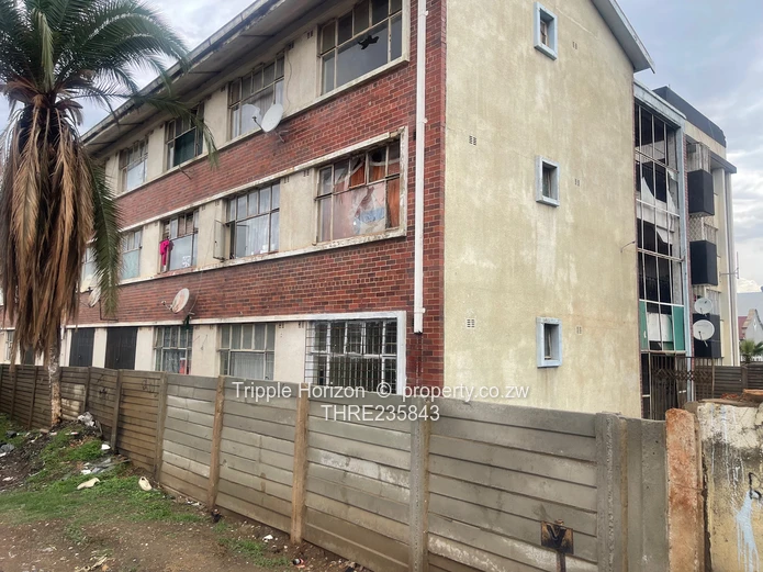  Avenues Bachelor Flat, Harare CBD — Borehole & Yard (Sole Mandate)