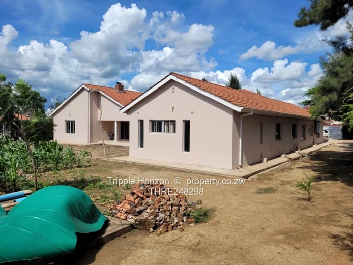 Pomona: Single-storey 5-Bed Home on 2000m² Garden