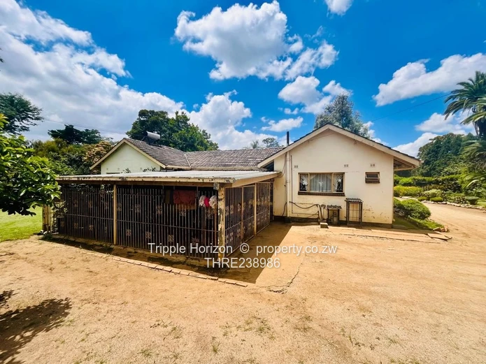 Spacious 4-Bed Home on 2200m² with Borehole – Mandara