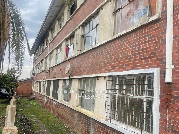  Avenues Bachelor Flat, Harare CBD — Borehole & Yard (Sole Mandate)