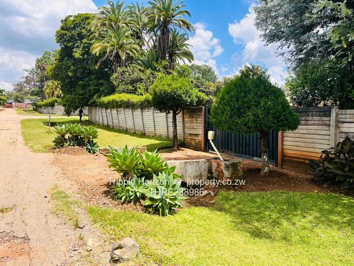 Spacious 4-Bed Home on 2200m² with Borehole – Mandara