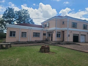 6 Bedroom House