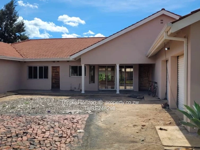 Pomona: Single-storey 5-Bed Home on 2000m² Garden