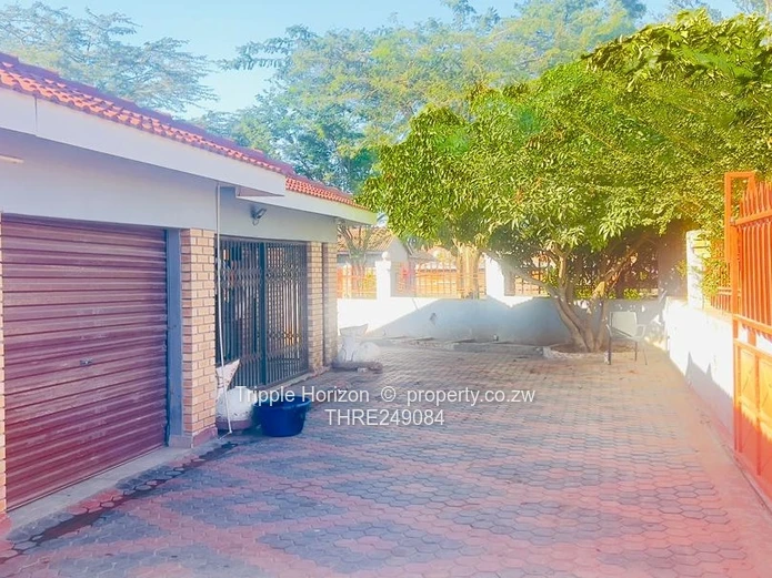 Mainway Meadows: 4-Bed spacious house for sale 