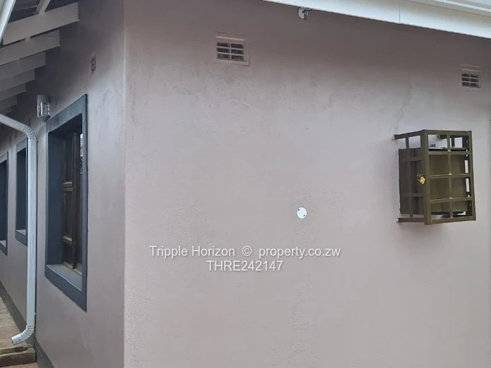 Walled & Gated 5-Bed Home with Borehole in Cold Comfort